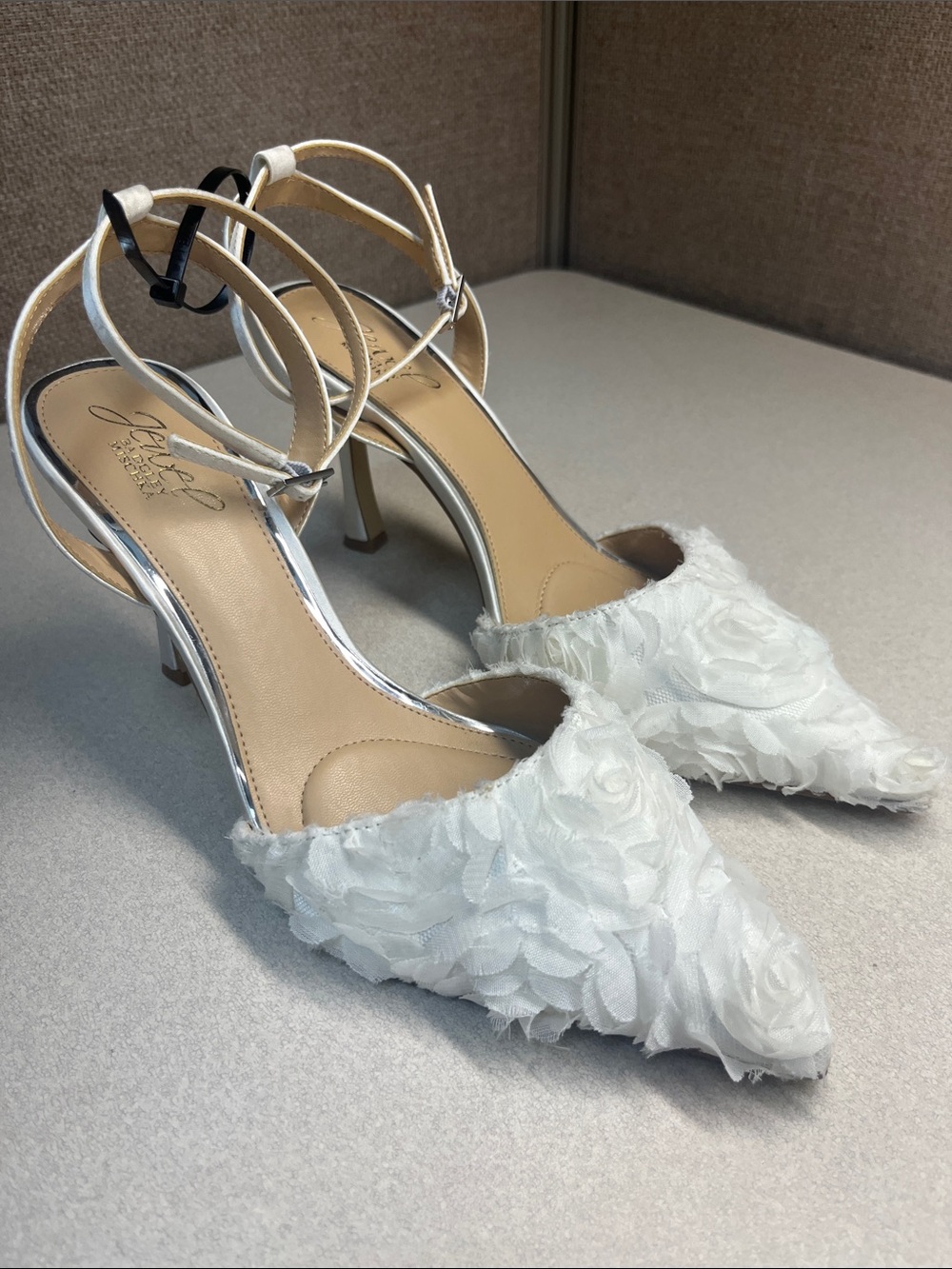 Jewel by Badgley Mischka White Floral Pointed-Toe Ankle-Strap Heels
